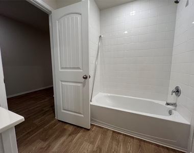 221 Wirecrested Dr - Photo Thumbnail 19