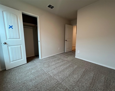 221 Wirecrested Dr - Photo Thumbnail 17