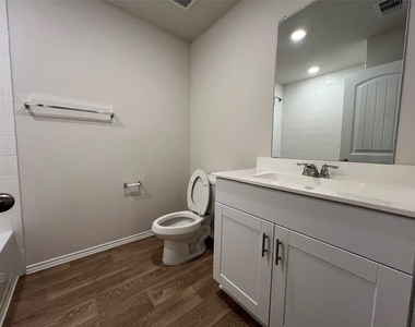221 Wirecrested Dr - Photo Thumbnail 18