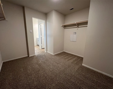 221 Wirecrested Dr - Photo Thumbnail 13