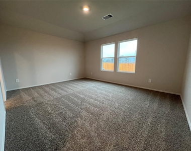 221 Wirecrested Dr - Photo Thumbnail 9
