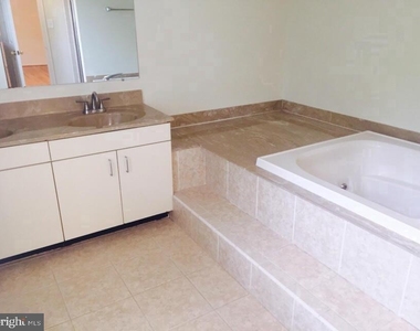 12015 Montrose Village Terrace - Photo Thumbnail 7