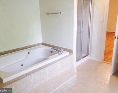 12015 Montrose Village Terrace - Photo Thumbnail 15
