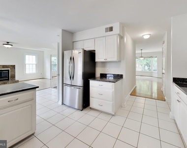 12015 Montrose Village Terrace - Photo Thumbnail 13