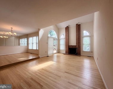 7418 Crestberry Lane - Photo Thumbnail 21