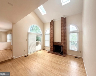 7418 Crestberry Lane - Photo Thumbnail 17