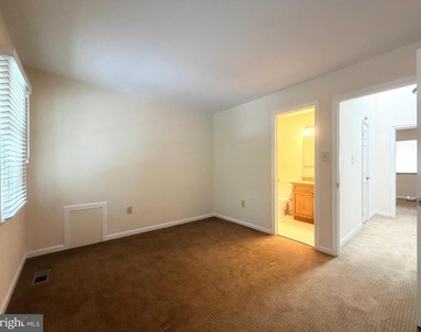 7418 Crestberry Lane - Photo Thumbnail 41