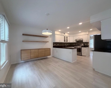 7418 Crestberry Lane - Photo Thumbnail 3