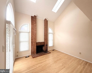 7418 Crestberry Lane - Photo Thumbnail 22