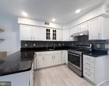 7418 Crestberry Lane - Photo Thumbnail 5