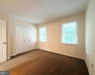 7418 Crestberry Lane - Photo Thumbnail 38