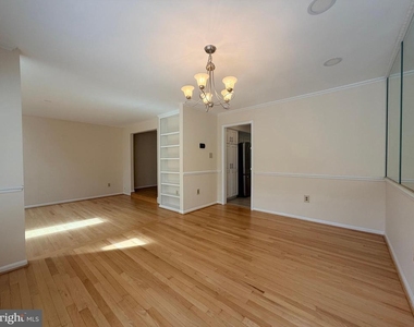 7418 Crestberry Lane - Photo Thumbnail 14