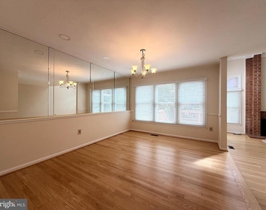7418 Crestberry Lane - Photo Thumbnail 12