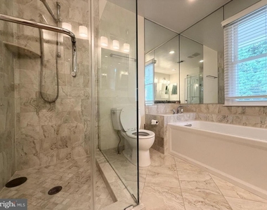 7418 Crestberry Lane - Photo Thumbnail 35