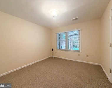 7418 Crestberry Lane - Photo Thumbnail 45