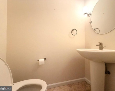 7418 Crestberry Lane - Photo Thumbnail 55