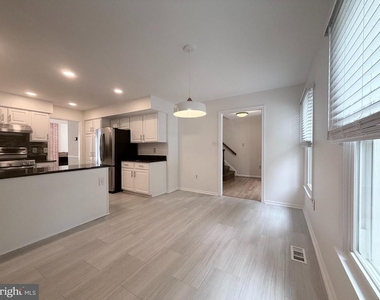 7418 Crestberry Lane - Photo Thumbnail 4
