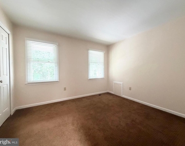7418 Crestberry Lane - Photo Thumbnail 40