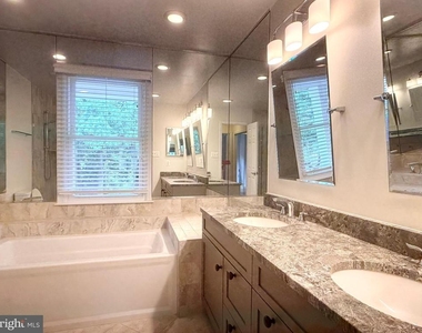 7418 Crestberry Lane - Photo Thumbnail 33