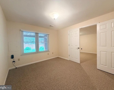7418 Crestberry Lane - Photo Thumbnail 50