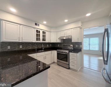 7418 Crestberry Lane - Photo Thumbnail 8