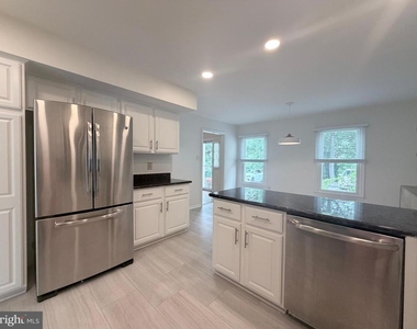 7418 Crestberry Lane - Photo Thumbnail 7