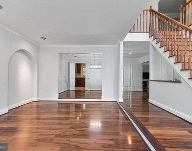 10127 Crestberry Place - Photo Thumbnail 5