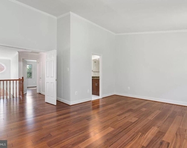 10127 Crestberry Place - Photo Thumbnail 16