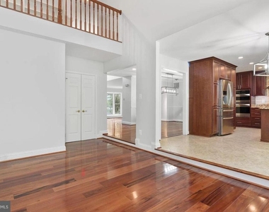 10127 Crestberry Place - Photo Thumbnail 12