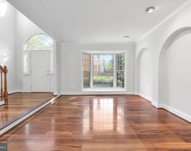 10127 Crestberry Place - Photo Thumbnail 4