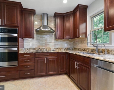 10127 Crestberry Place - Photo Thumbnail 10