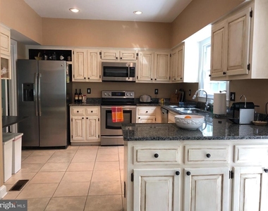 5512 Massachusetts Avenue - Photo Thumbnail 10