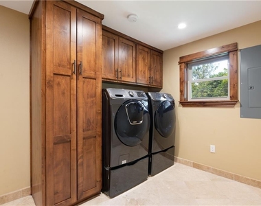 1300 Lipan Trl - Photo Thumbnail 11