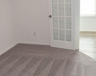 217 English Oak St - Photo Thumbnail 11