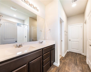 109 Jubilee Dr - Photo Thumbnail 9