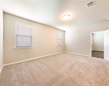 109 Jubilee Dr - Photo Thumbnail 7