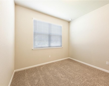 109 Jubilee Dr - Photo Thumbnail 12