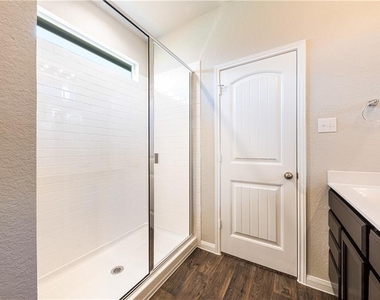 109 Jubilee Dr - Photo Thumbnail 8