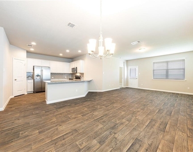 109 Jubilee Dr - Photo Thumbnail 3