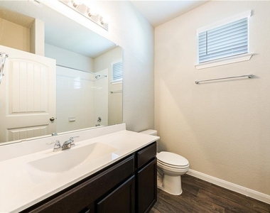 109 Jubilee Dr - Photo Thumbnail 11