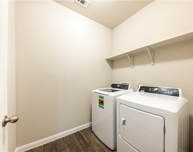109 Jubilee Dr - Photo Thumbnail 13