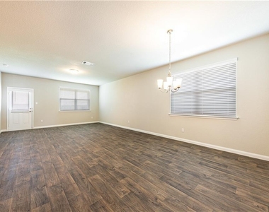 109 Jubilee Dr - Photo Thumbnail 4