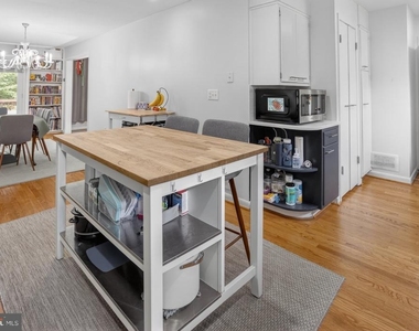 5703 Cromwell Drive - Photo Thumbnail 8