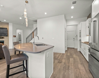 8110 Ranch Road 2222 - Photo Thumbnail 6