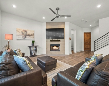 8110 Ranch Road 2222 - Photo Thumbnail 3