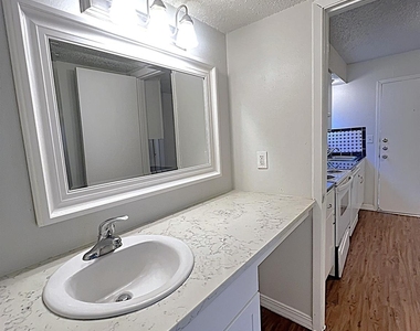 2602 Penny Ln - Photo Thumbnail 7