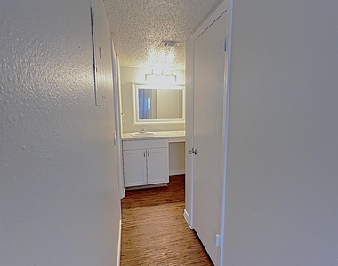 2602 Penny Ln - Photo Thumbnail 6