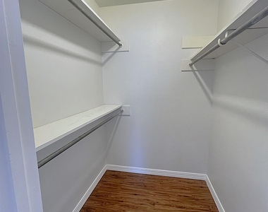 2602 Penny Ln - Photo Thumbnail 5