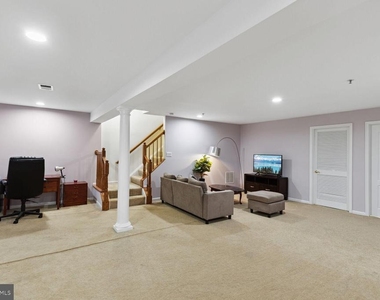 6005 Helmsman Way - Photo Thumbnail 31