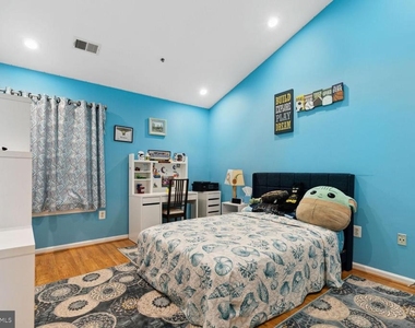 6005 Helmsman Way - Photo Thumbnail 24
